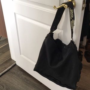Used black leather tote shoulder bag! Great condition! So comfy on the shoulder!